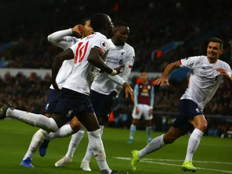 Jugadores de Liverpool celebran gol en Premier League Jugadores de Liverpool celebran gol en Premier League