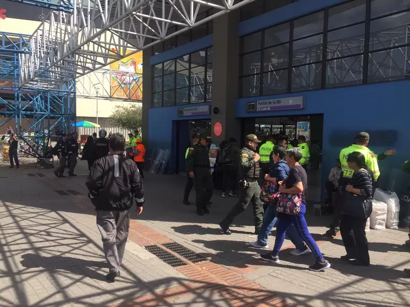 Portal de la calle 80, en Bogotá, intenta volver a la normalidad.