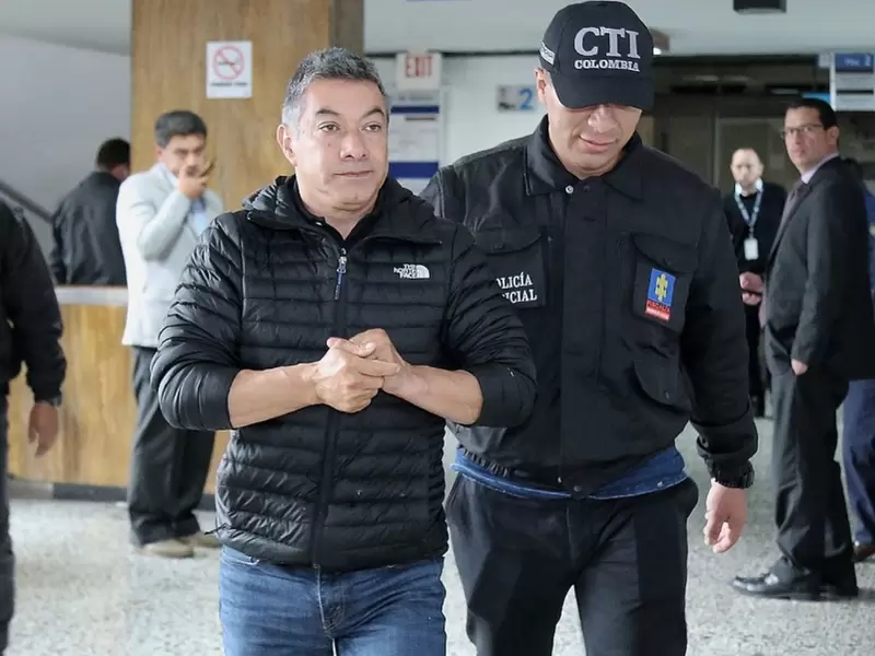 Muñoz adquirió una serie de lujos que estaban bien distantes a su poder adquisitivo por su salario.
