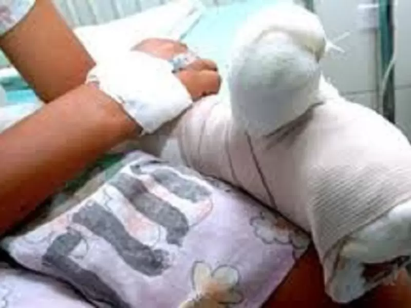 la mujer permanece internada en un hospital de Albania