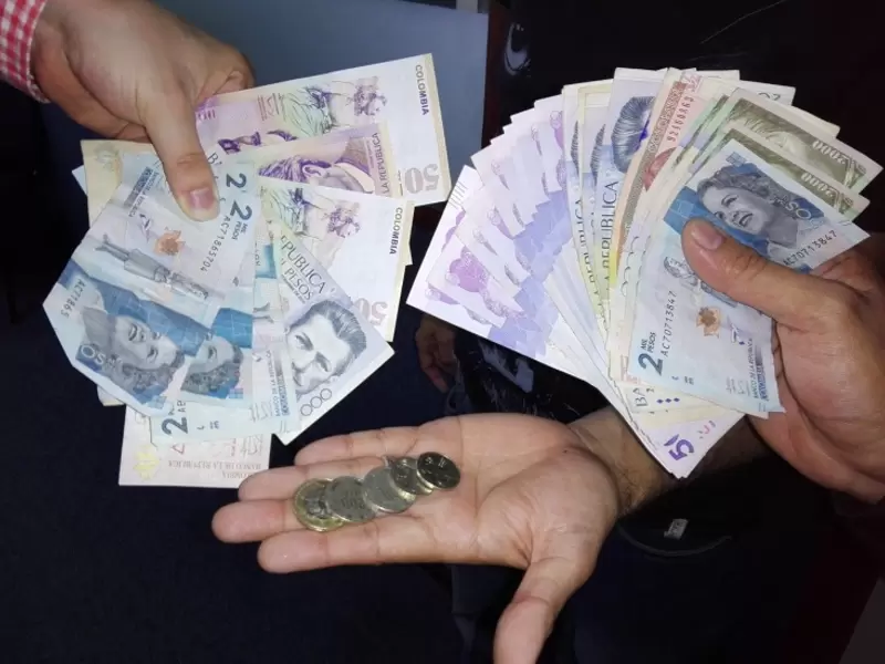 El gobierno nacional ha ofrecido un incremento salarial del 5%, las centrales obreras exigen el 12%