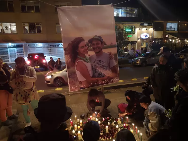 Buscan la camioneta que movilizaba a pareja asesinada en Santa Marta | RCN Radio Buscan la camioneta que movilizaba a pareja asesinada en Santa Marta | RCN Radio