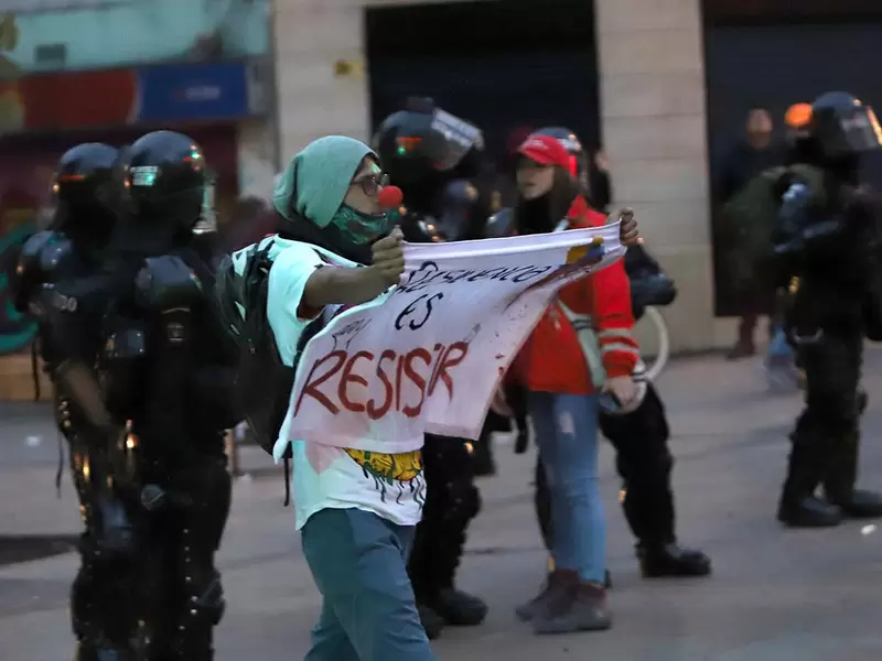Impactantes imagenes de encapuchados y vandalismo en paro nacional / 21 de enero