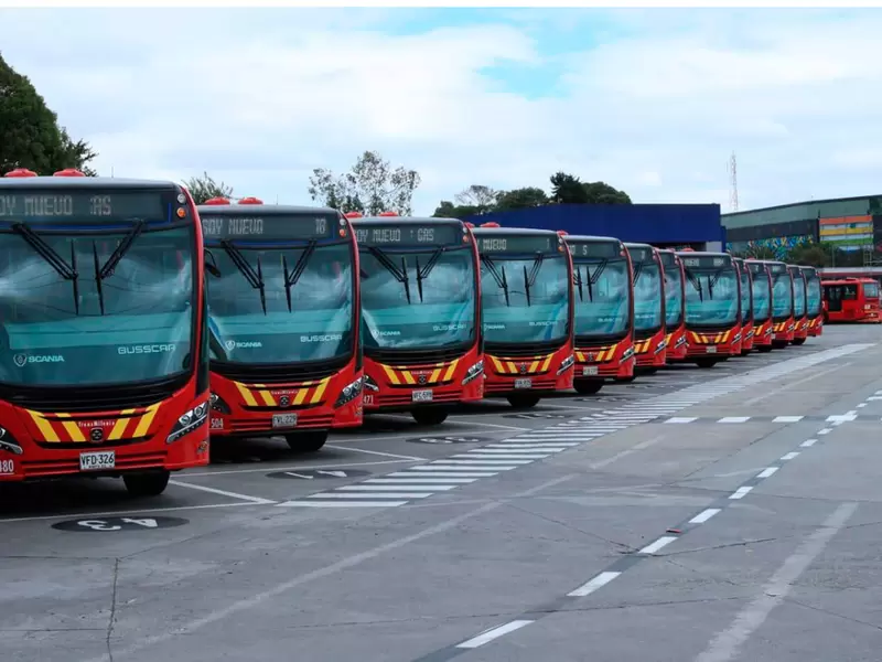 Los nuevos buses a gas de Transmilenio. Los nuevos buses a gas de Transmilenio.