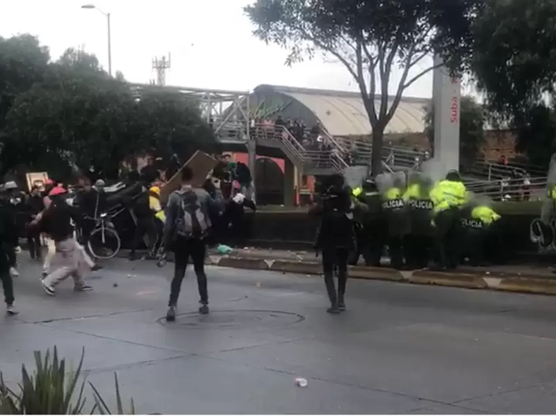El ataque encapuchados a los policías en Suba