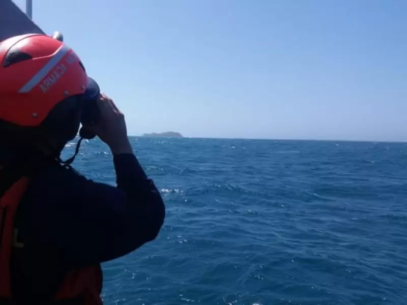 Las autoridades marítimas en Cartagena continúan con las labores de rescate en la zona donde se registró el accidente.