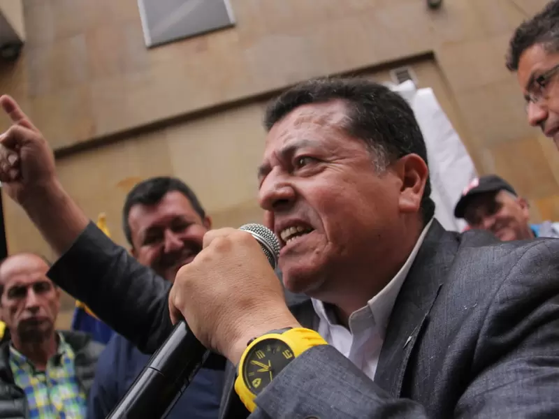 Presidente de taxistas, Hugo Ospina