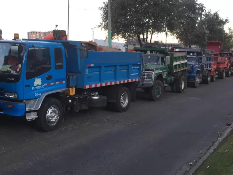 Volqueteros y camioneros protestan contra medidas ambientales en Bogotá