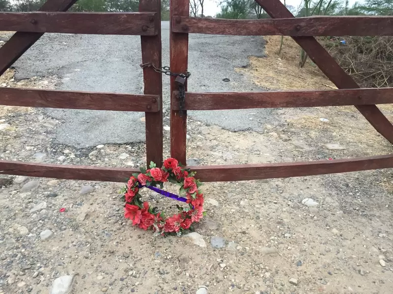 siguen las amenazas contra líderes wayuu, ahora una corona fúnebre fue dejada en la entrada de la comunidad