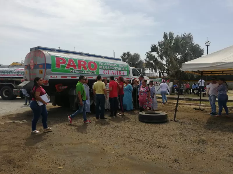 continúa el paro de los vendedores legales de combustible en La Guajira