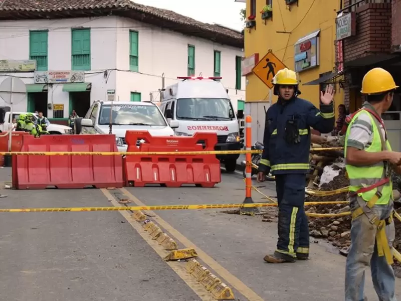 En los peajes más cercanos se está dando aviso del paso, para tomar vías alternas.