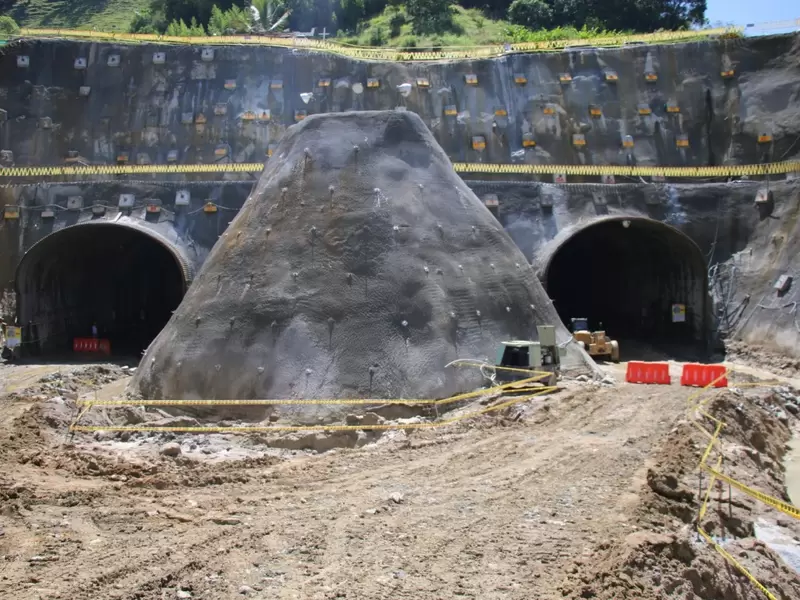 Túnel de la Quiebra, en Santo Domingo, Antioquia