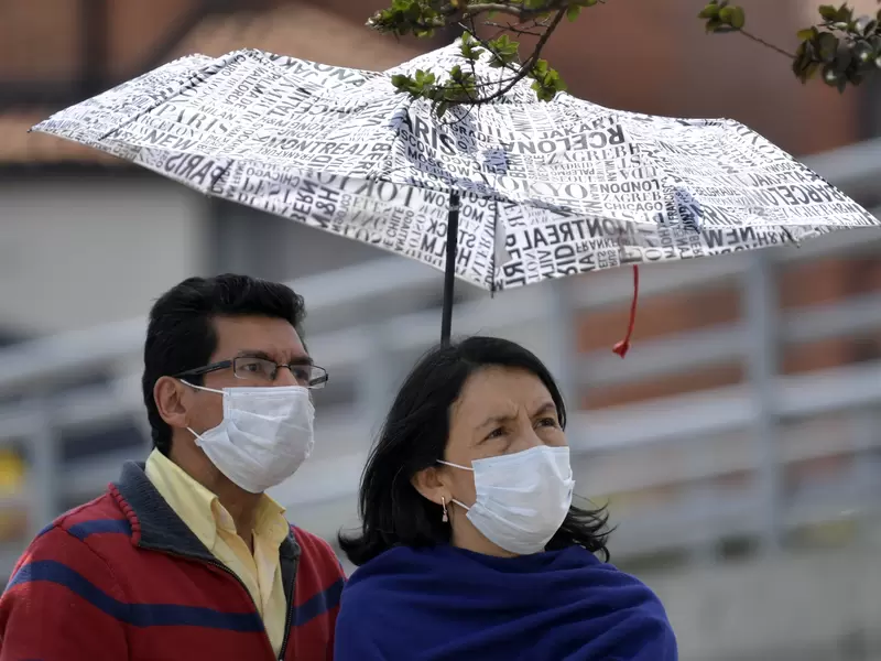 Colombianos comienza a tomar precauciones ante la llegada del coronavirus.