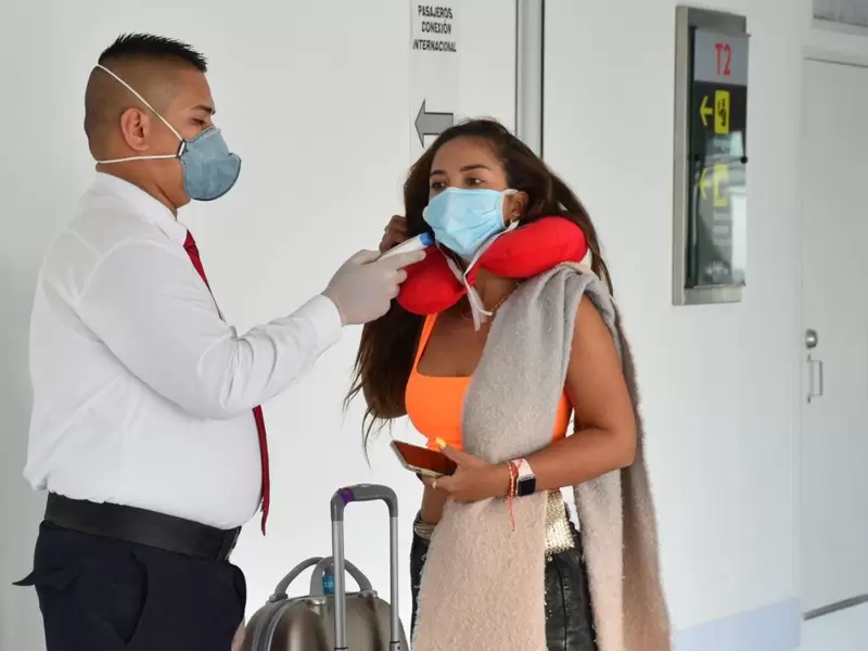 En marcha plan de sanidad en Aeropuerto Bonilla Aragón por coronavirus.