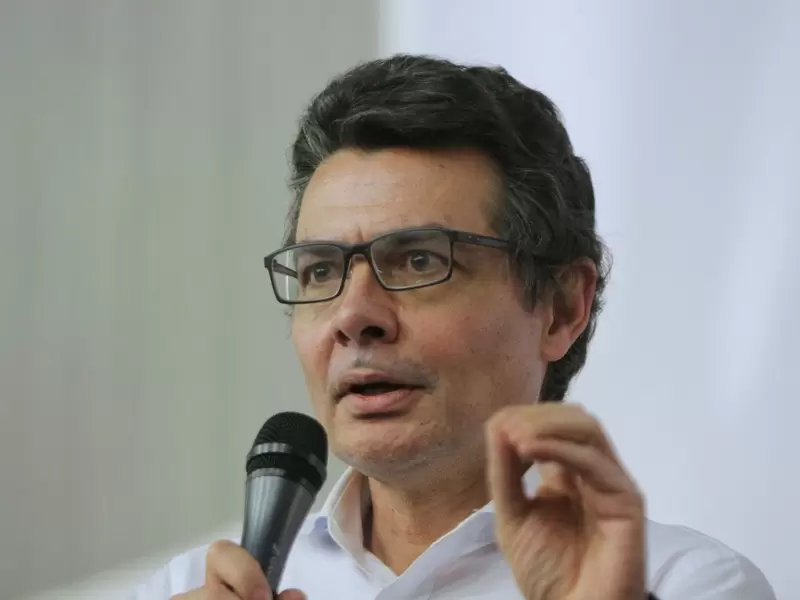 Alejandro Gaviria Alejandro Gaviria