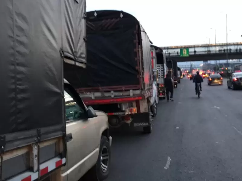 Protesta de camiones de carga liviana en Bogotá