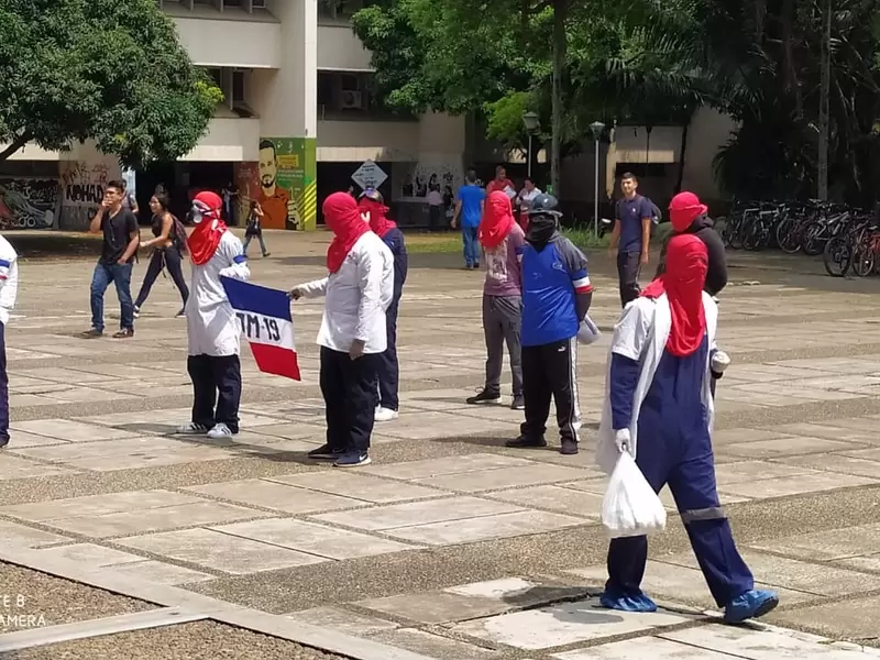 Se registra un bloqueo en la Avenida Pasoanacho, sector aledaño a la Universidad del Valle,