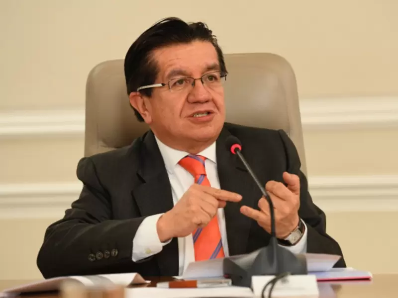 Fernando Ruíz, ministro de Salud