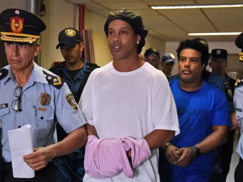 Ronaldinho en la cárcel