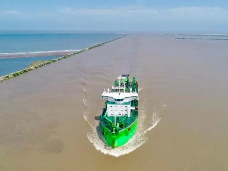 Acuerdo entre el Gobierno y entidades para garantizar el dragado del canal de acceso