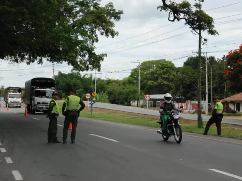 No se permite la movilización por carreteras del Valle.