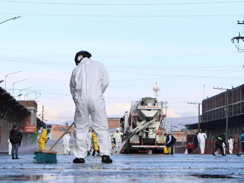 Así fue el proceso de desinfección de Corabastos en Bogotá en medio de la amenaza del coronavirus.