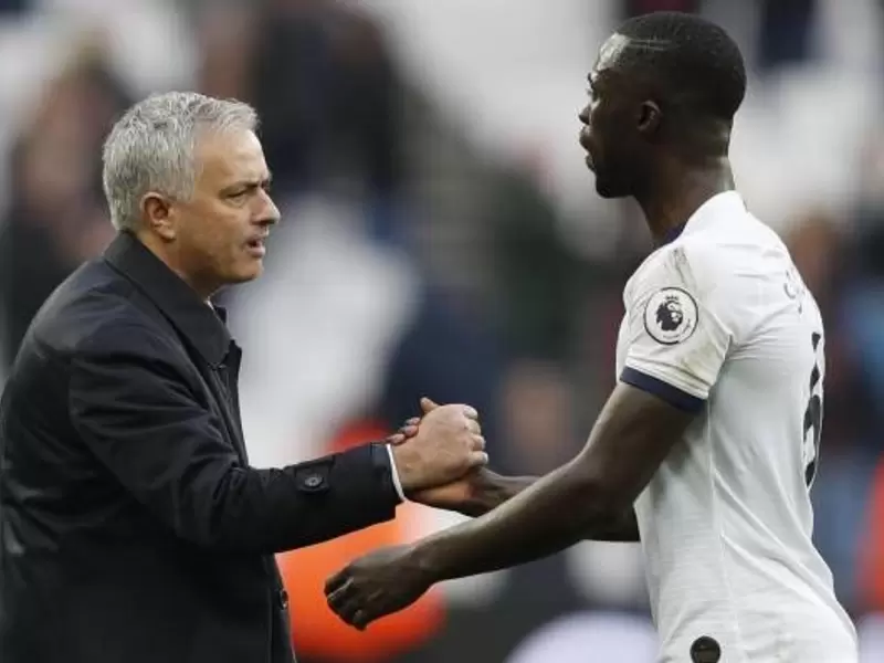 Mourinho y Dávinson Sánchez