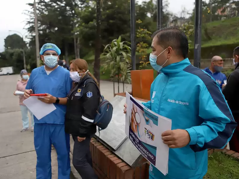 Un grupo de médicos y enfermeras se concentraron en el hospital Simón Bolívar.