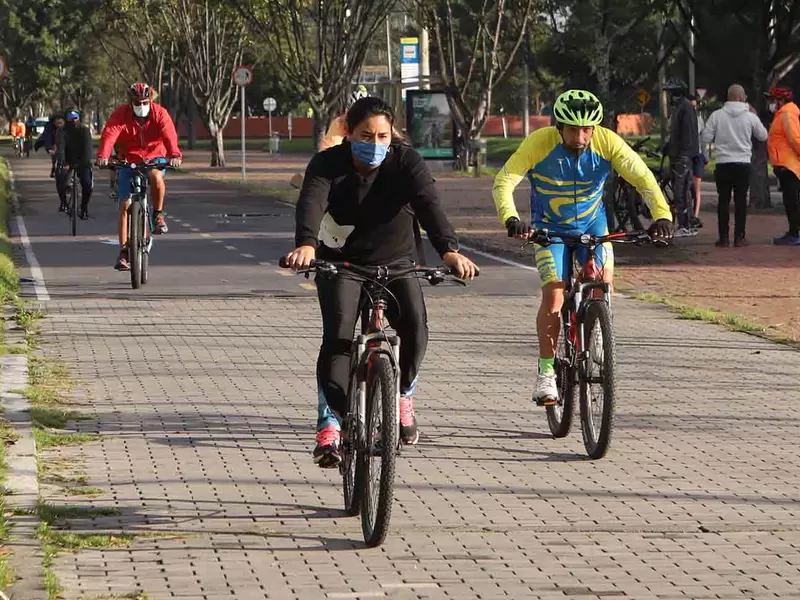Las personas usan más las bicicletas en cuarentena Cuarentena en Bogotá / Deporte en cuarentena / Coronavirus en Colombia