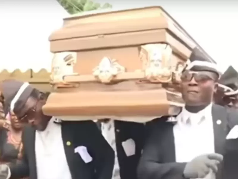 Memes, africanos bailando con el ataúd