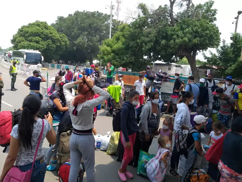Venezolanos en la frontera entre Colombia y Venezuela