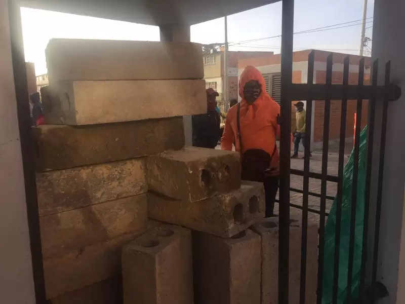 Se toman conjunto residencial en Soacha.