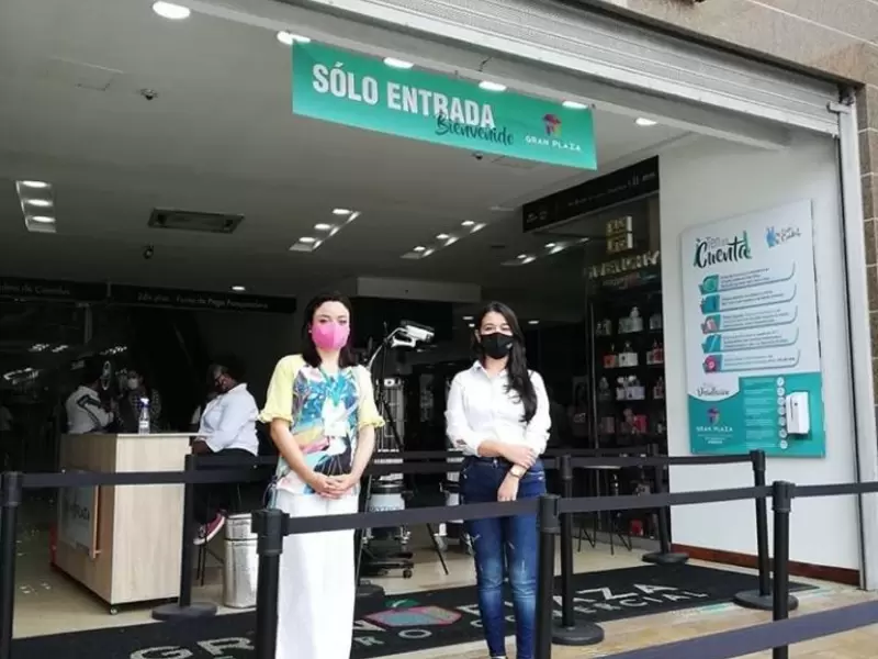 Ingreso al Centro Comercial Gran Plaza de Medellín.