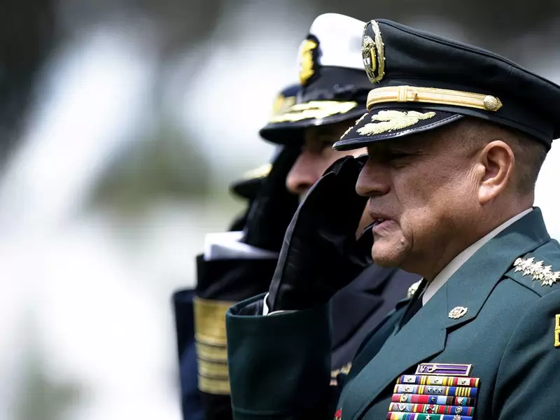 El general Luis Fernando Navarro El general Luis Fernando Navarro