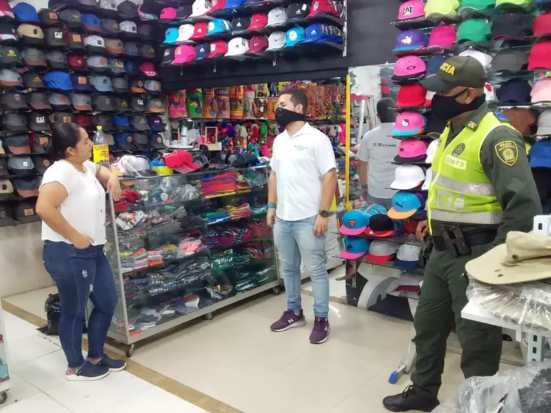 Los almacenes fueron cerrados en el centro de la ciudad.