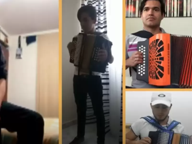 Artistas interpretando el himno nacional