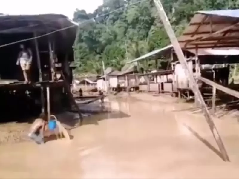 Inundaciones en comunidades indígenas de Bojayá, tras el desbordamiento de dos ríos.