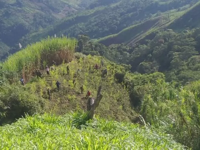 Militares en zona rural de Campamento, Antioquia
