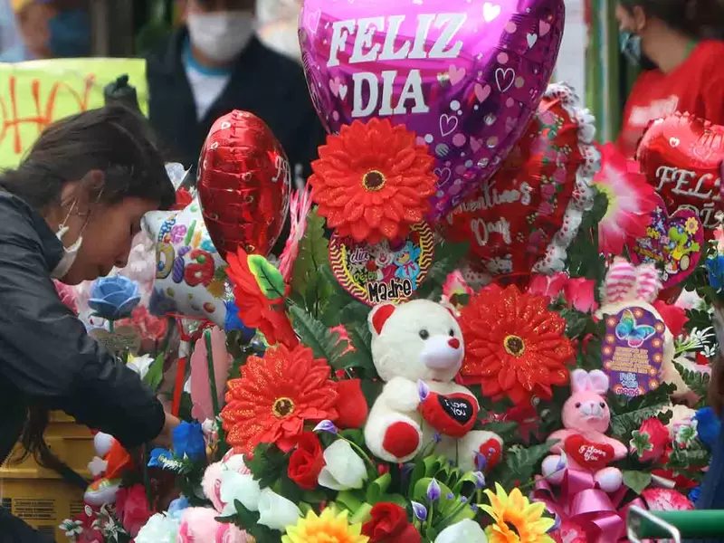 Mariachis, flores y demás: así se prepara el Día de la Madre en cuarentena.