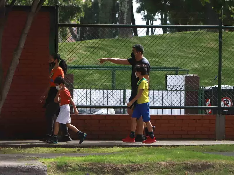 Menores de edad vuelven a la calle en cuarentena / Coronavirus en Colombia