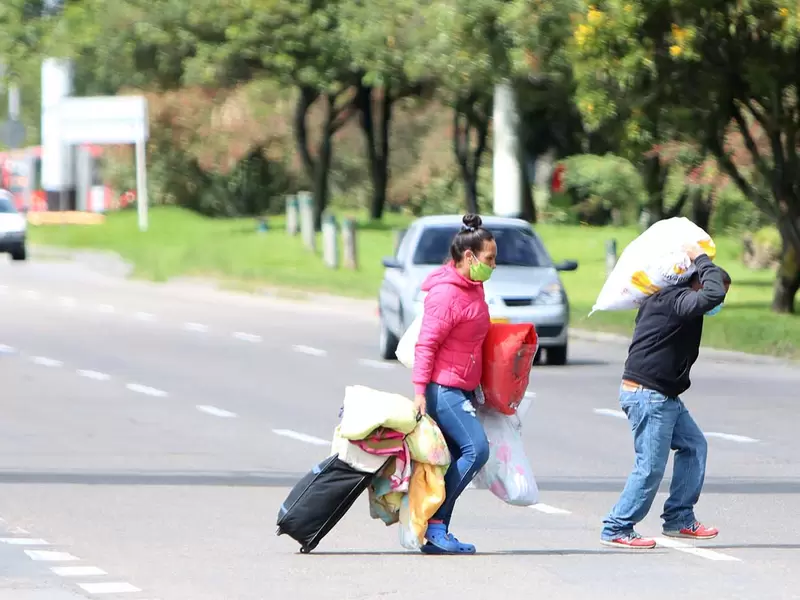 Venezolanos varados en Bogotá que piden regresar a su país.