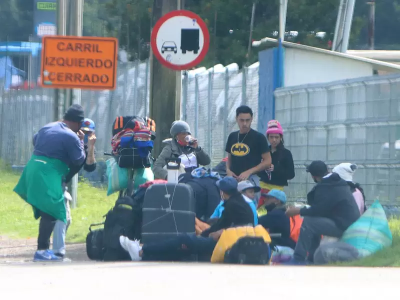 Venezolanos varados en Bogotá que piden regresar a su país.