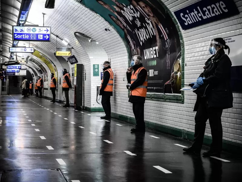 Coronavirus en Francia / metro de París