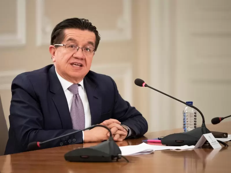 Fernando Ruíz, ministro de Salud