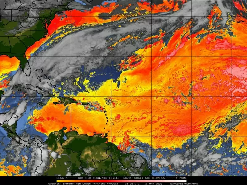 Imagen satelital de la nube con partículas de polvo del desierto del Sáhara sobre el caribe