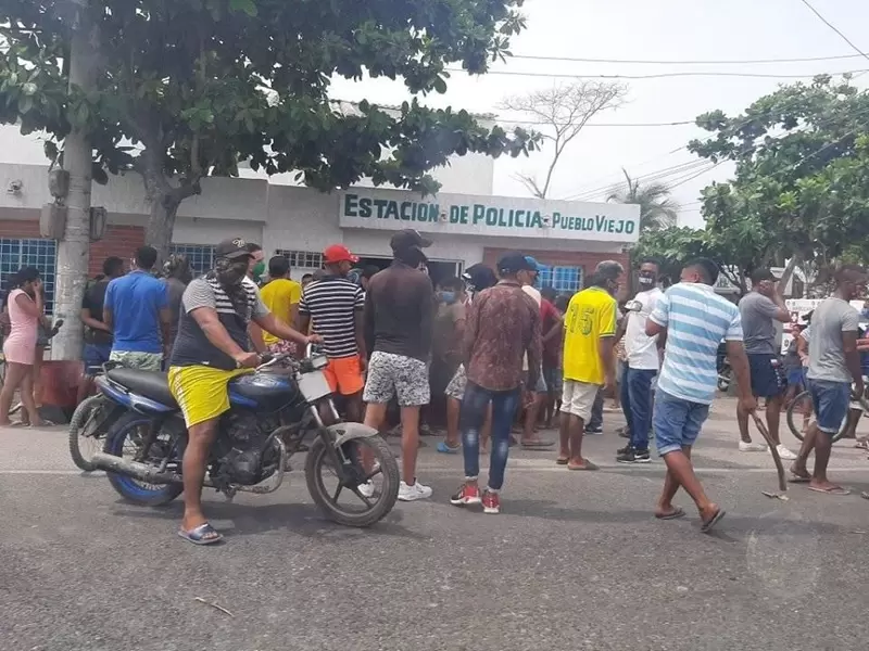 La comunidad se tomó las principales calles, la troncal del caribe y la estación de policía