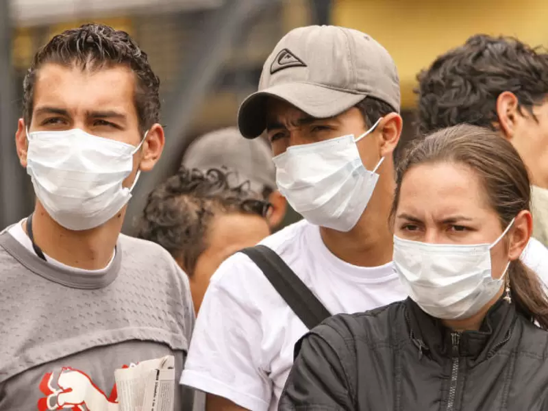 El uso del tapabocas y conservar distancias entre dos y cuatro metros, sigue siendo obligatorio.