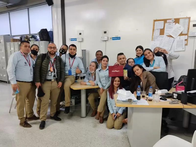 Funcionarios de Movilidad de Bogotá celebrando cumpleaños en la pandemia
