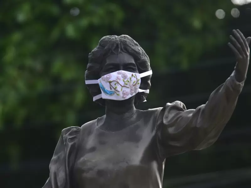Estercita Forero, uno de los monumentos que utiliza el tapabocas.