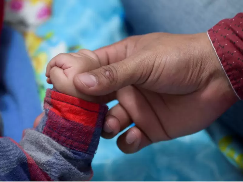 Protección de los niños por parte de sus padres y adultos mayores.